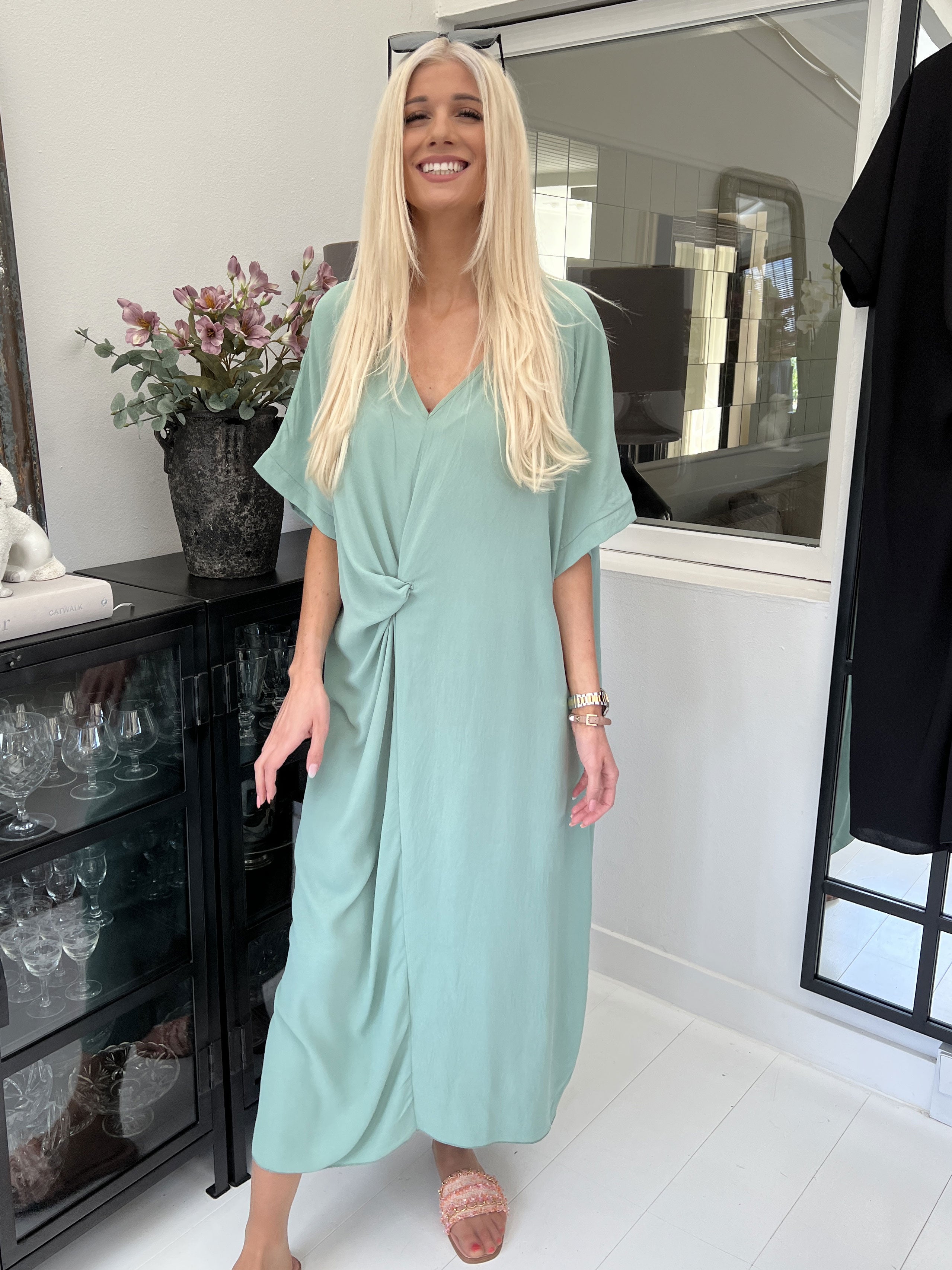 Zora - Klänning med knut framsida